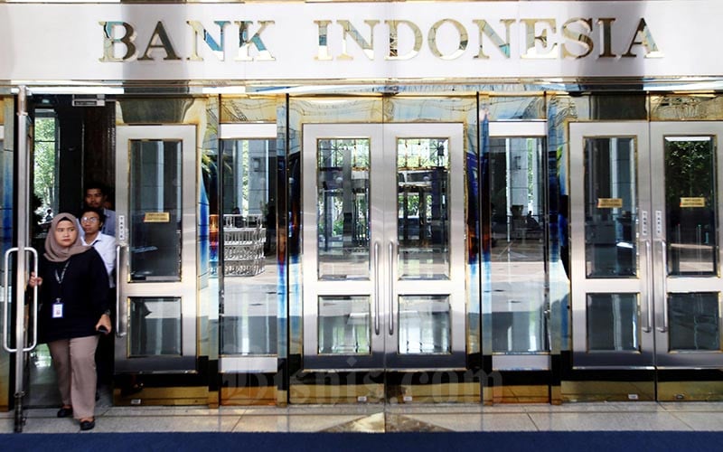 Market Braces for Central Bank’s Rate Decision Amid Rupiah Weakening